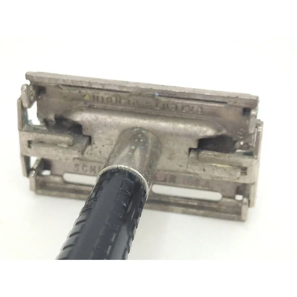 Vintage SCHICK Double Edge Safety Razor Black Twist Open TTO Handle USA